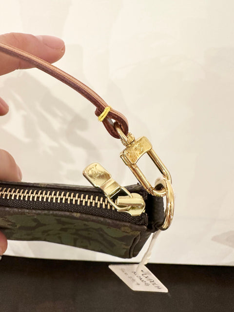 LVPOCH LV Pochette Monogram Grafitti