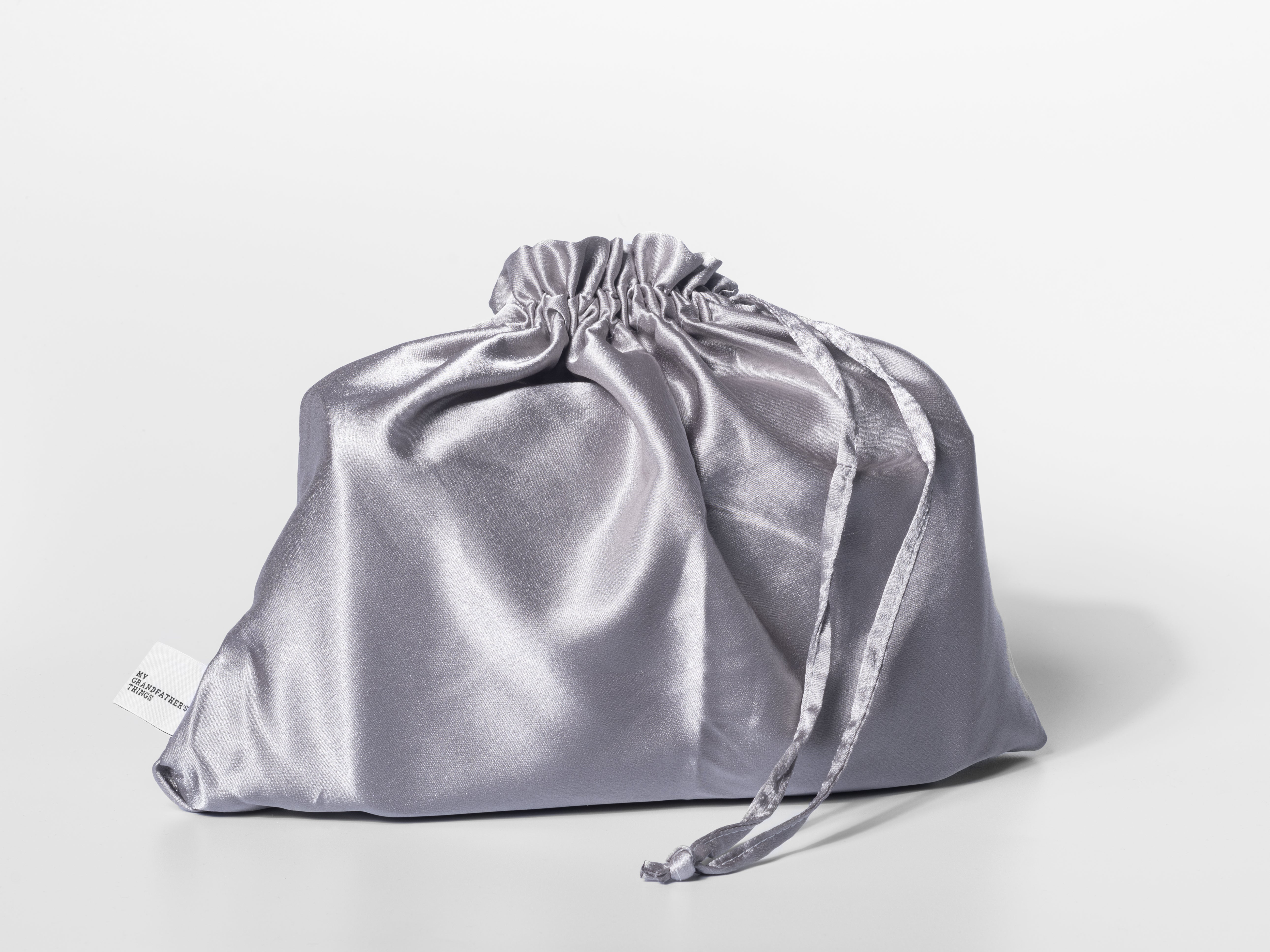 M size／Drawstring chain bag／gray Chanel Drawstring Large Calf Grey | SACLÀB